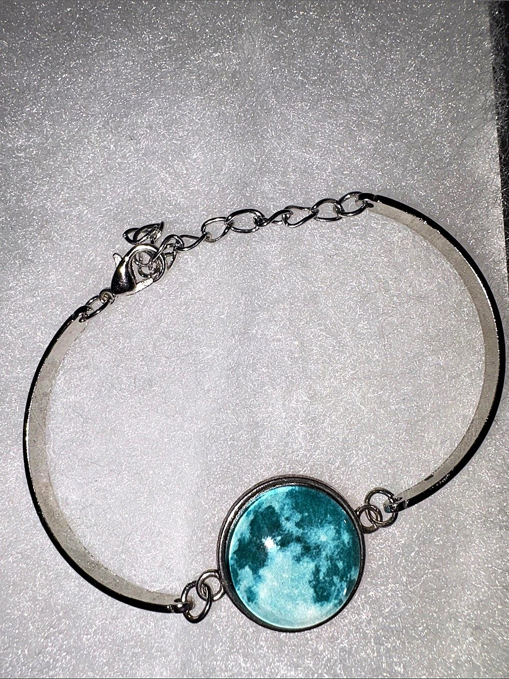 NWOT Blue Stone Pendant Necklace Like New